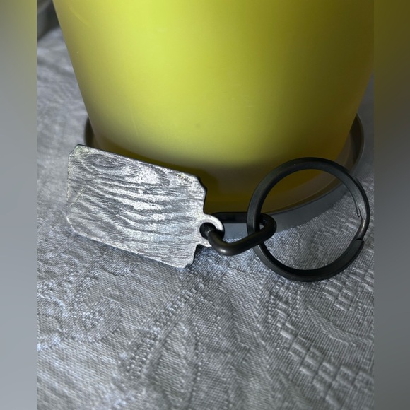 Marlboro Vintage Gray Keychain - Picture 2 of 2